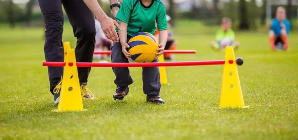 ＂恭喜！错过全运会后22岁乒乓球新星公开恋情，空手道男友高大帅气
